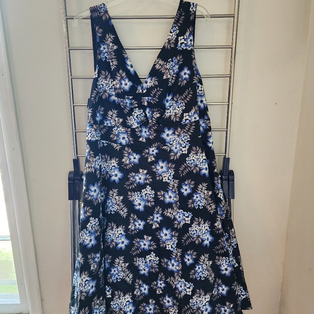 Torrid A-line Black and Floral Dress with Zipper - Size 22